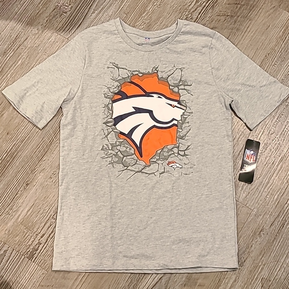 NFL Denver Broncos Short Sleeve T-Shirt Size XL 18/20